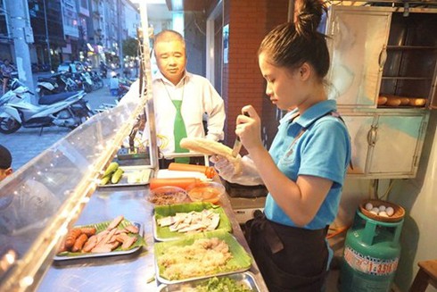 Trò chuyện cùng cử nhân ngân hàng IELTS 7.0 bán bánh mì - ảnh 3