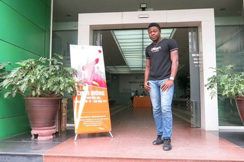 Chàng trai da đen nói tiếng Việt như gió - ảnh 1