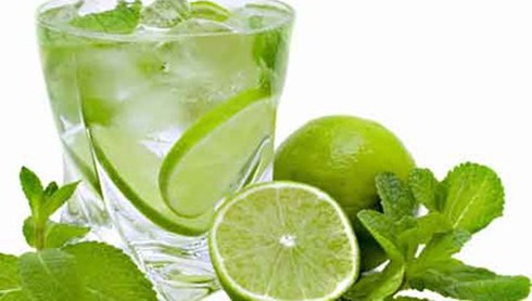 Uống nước chanh vào buổi sáng: Lợi ích bất ngờ - ảnh 1