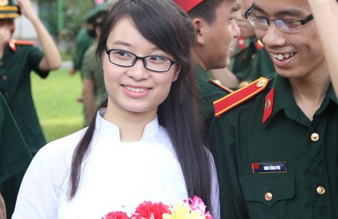 Nữ sinh Học viện Quân y rạng ngời ngày khai giảng - ảnh 2