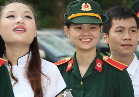 Nữ sinh Học viện Quân y rạng ngời ngày khai giảng - ảnh 9