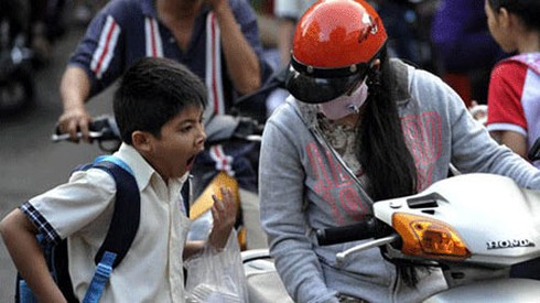 Một tháng vào học, phụ huynh lẫn con quay cuồng với bài tập về nhà - ảnh 1