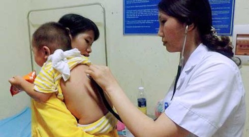 Triệu chứng viêm phế quản phổi là gì? - ảnh 1