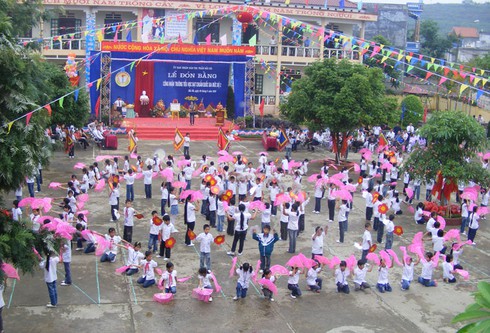 Hàng chục cuộc thi bủa vây trường tiểu học - ảnh 2