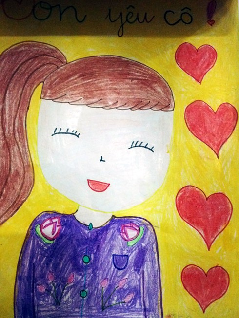 Vẽ cô giáo lớp 3: Tưởng tượng một bức tranh với hình ảnh cô giáo lớp 3 đầy sức sống và tình người. Bức tranh không chỉ là món quà đầy yêu thương dành tặng cho cô giáo của bạn, mà còn là một điều gì đó mà bạn có thể tự hào và trang trí tường phòng học của lớp mình.