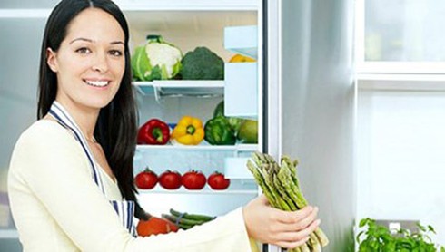 Xử lý 'ổ vi khuẩn' từ tủ lạnh - ảnh 1