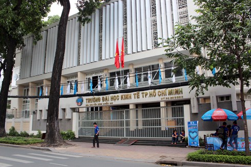 ĐH Kinh tế TPHCM sẽ tăng học phí trong 2 năm tới - ảnh 1