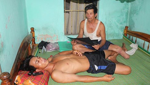 Kỷ luật, điều chuyển công tác 3 công an đánh dân - ảnh 1