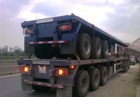 Xe đầu kéo cán chết 2 người đi bộ qua đường - ảnh 2