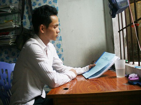 Chàng trai duy nhất ở làng 'điểm chỉ' vào đại học - ảnh 2