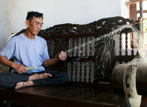 Chàng trai duy nhất ở làng 'điểm chỉ' vào đại học - ảnh 3