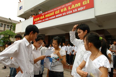 Tăng học phí, sinh viên sắp phải “du học” trong nước? - ảnh 1