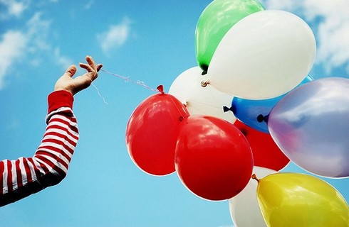 Bỏng bóng bay, 3 bố con nhập viện - ảnh 1