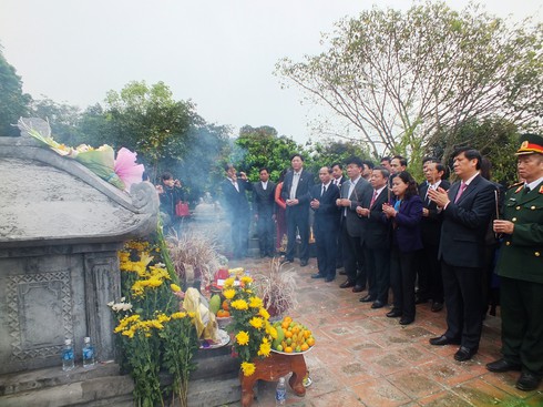 Tưởng niệm 224 năm ngày mất Hải thượng Lãn Ông Lê Hữu Trác - ảnh 1