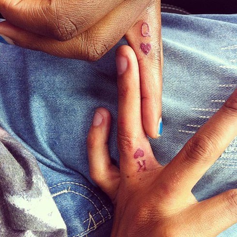 Những hình xăm ngón tay thay nhẫn cưới độc đáo - ảnh 8