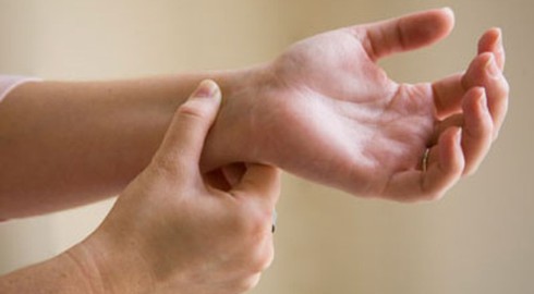 Day bấm huyệt chữa say nắng - ảnh 1