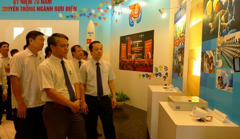 Khai mạc Triển lãm kỷ niệm 70 năm Ngày truyền thống Ngành Bưu điện - ảnh 2