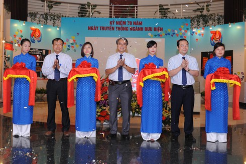 Khai mạc Triển lãm kỷ niệm 70 năm Ngày truyền thống Ngành Bưu điện - ảnh 1