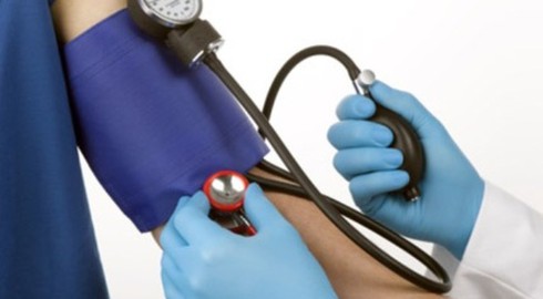 Phòng tránh tăng huyết áp trong những ngày nắng nóng - ảnh 1