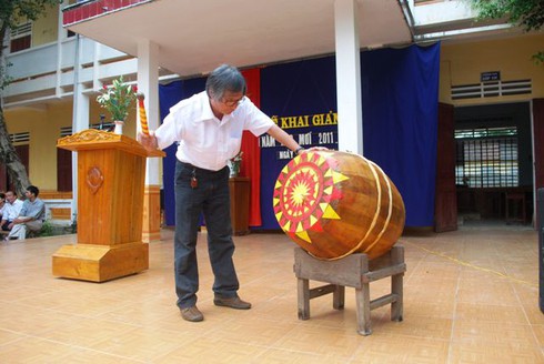 Lễ khai giảng và người đánh trống trường đặc biệt - ảnh 1