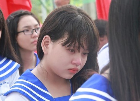 Xúc động nữ sinh lớp 12 kể về mẹ khiến cả trường rớt nước mắt - ảnh 2