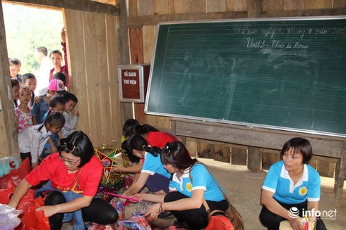 Mang Tết Trung thu sớm đến với học sinh vùng núi - ảnh 2