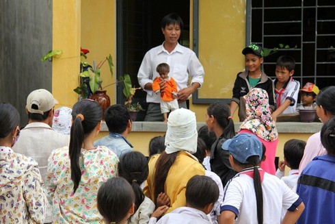 Ngày đầu đến trường của cậu bé cao 50 cm ở Quảng Ngãi - ảnh 3