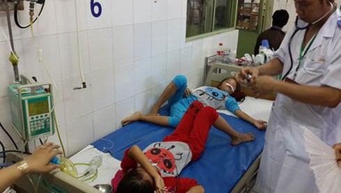 Ba anh em nhập viện cấp cứu sau khi ăn cóc chiên giòn - ảnh 1