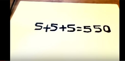 Thử tài với phép tính 5 + 5 + 5 = 550 chỉ bằng một nét thẳng - ảnh 1