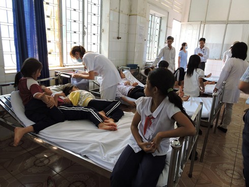 24 học sinh nhập viện sau khi ăn sữa chua miễn phí - ảnh 2
