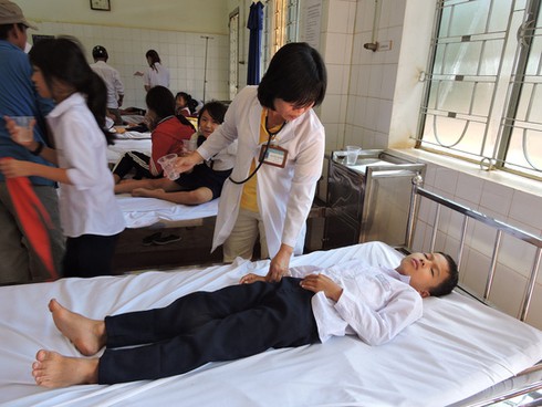 24 học sinh nhập viện sau khi ăn sữa chua miễn phí - ảnh 1