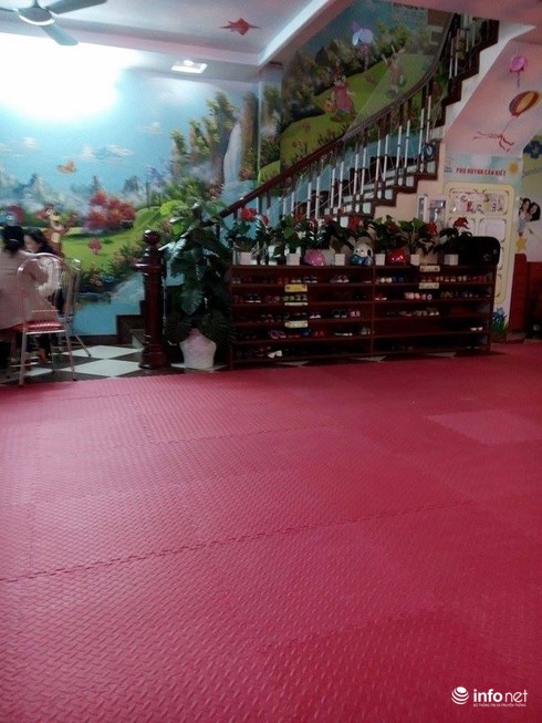 Trẻ tè dầm bị cô giáo mầm non đánh và dúi đầu xuống đất - ảnh 2