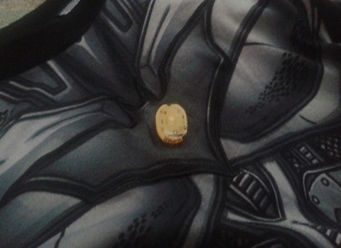 Kết luận của công an về thiết bị điện tử trong áo thun nghi gây tức ngực - ảnh 1