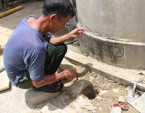 Lửa cháy từ miệng giếng khoan - ảnh 1