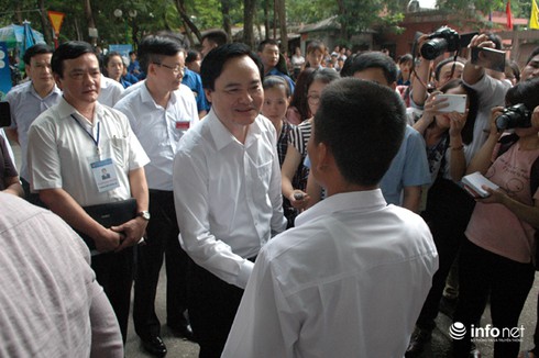 Bộ trưởng Phùng Xuân Nhạ đề nghị trường tốp trên công bố lại điểm sàn - ảnh 1