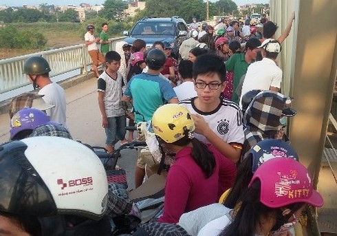 Thanh Hóa: Nam sinh dựng kịch bản nhảy cầu Hàm Rồng tự tử - ảnh 1