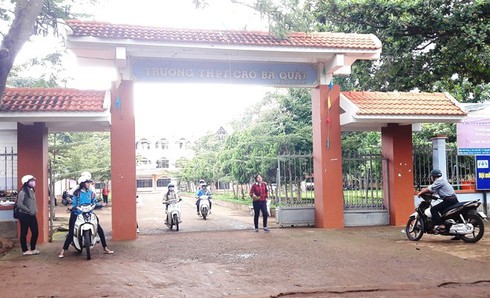 Trường dừng dạy thêm vì học sinh phản đối trên Facebook - ảnh 1