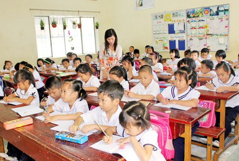 Hàng ngàn học sinh tiểu học ở Biên Hòa phải học ca ba - ảnh 1