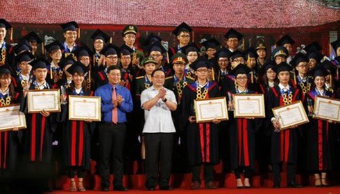 Hà Nội tuyển dụng các thủ khoa đại học - ảnh 1