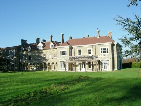 Các hoàng tử và công chúa trên thế giới đến trường như thế nào? - ảnh 2