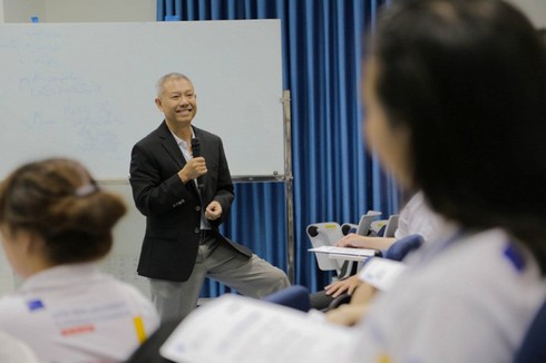 Quá khứ của vị giáo sư mặc quần đùi giảng bài khiến dân mạng tranh cãi - ảnh 3