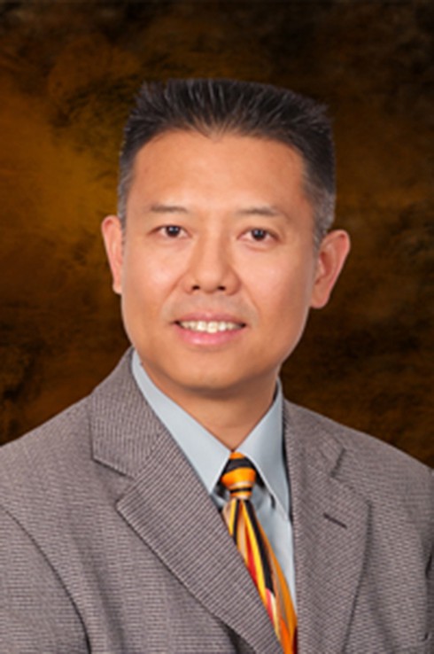 Quá khứ của vị giáo sư mặc quần đùi giảng bài khiến dân mạng tranh cãi - ảnh 1