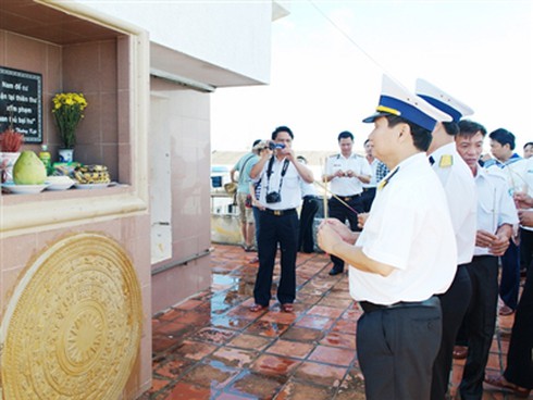 Nam quốc sơn hà trên đảo Trường Sa