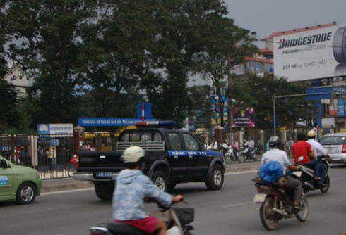 Xe khách lòng vòng, giao thông càng hỗn loạn