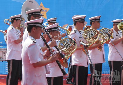 Háo hức xem Nhạc hội cảnh sát