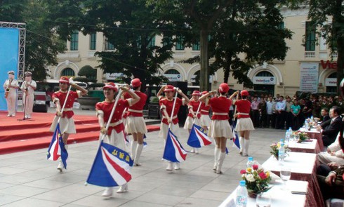 Háo hức xem Nhạc hội cảnh sát