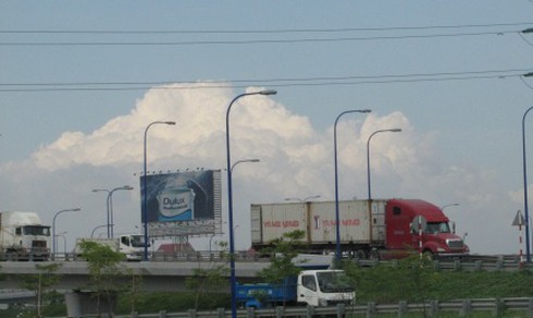 TP.HCM: Quá tải đường vành đai phía Đông