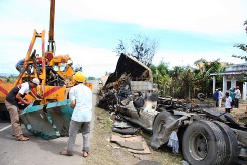 Lái xe container gây tai nạn kinh hoàng chỉ là phụ xe
