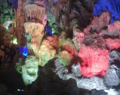 Tour du lịch khám phá vẻ đẹp Hạ Long