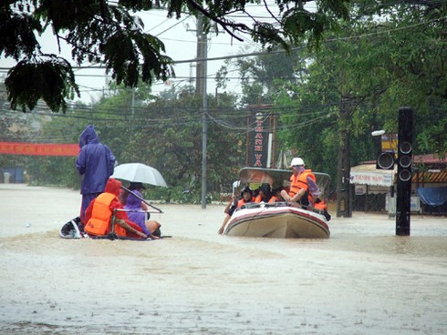Miền Trung: Lũ xuống, số người chết tăng